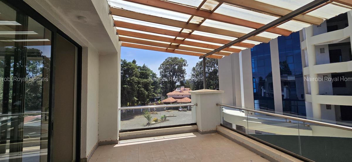 5 Bed Townhouse with En Suite at Lavington Green - 9