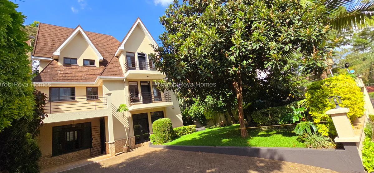 6 Bed Townhouse with En Suite at Lavington Green - 1