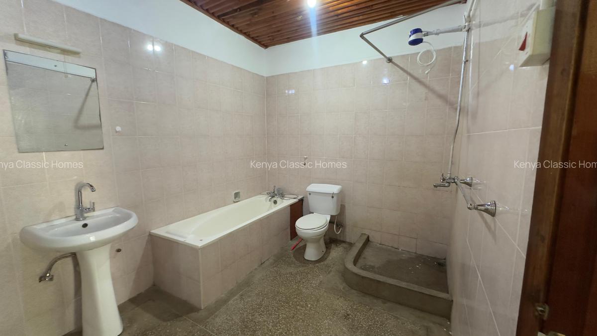 5 Bed Townhouse with En Suite at Kilimani - 9