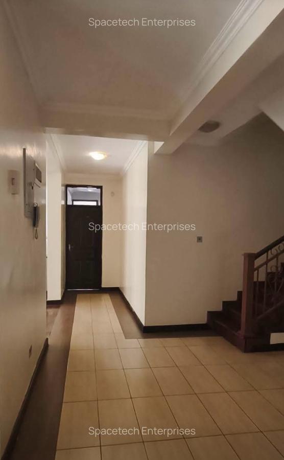 4 Bed Townhouse with En Suite in Rosslyn - 17