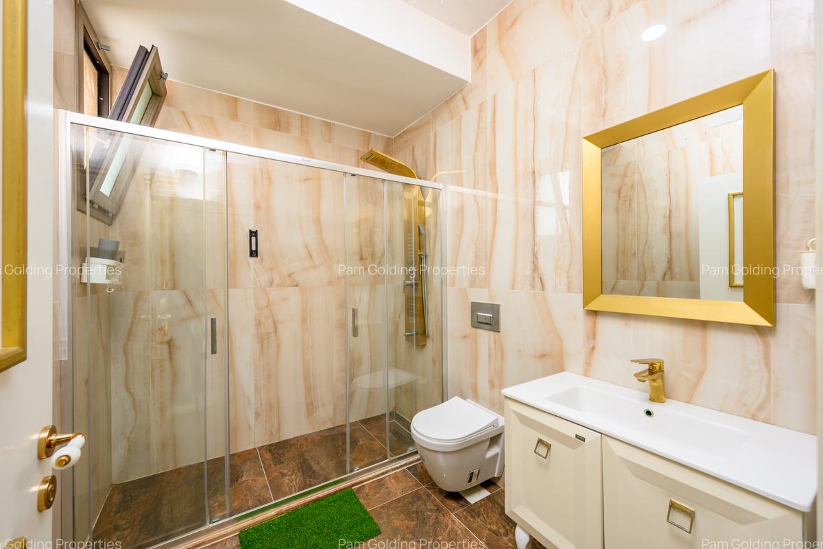 Serviced 2 Bed Apartment with En Suite at 1St Avenue - 10