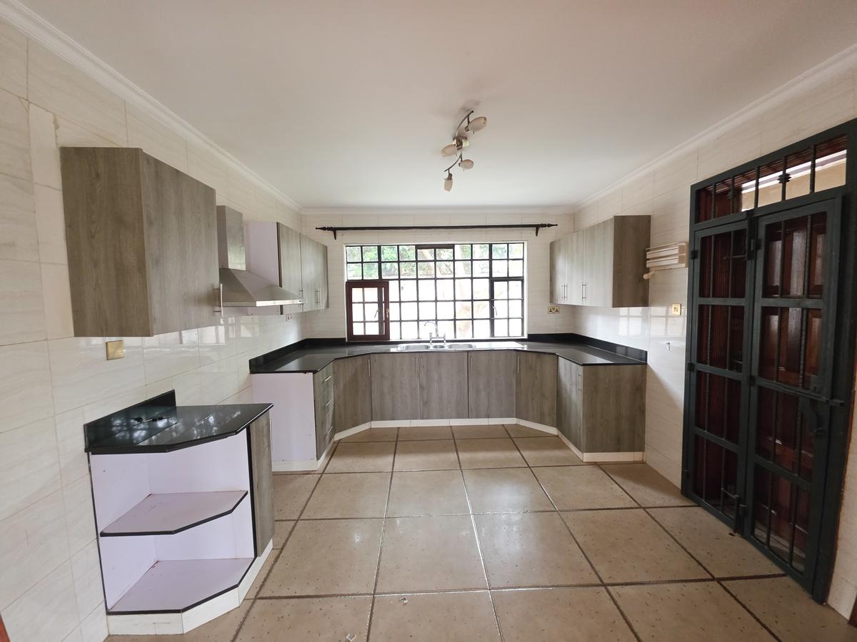 4 Bed Townhouse with Garden in Kiambu Road - 9