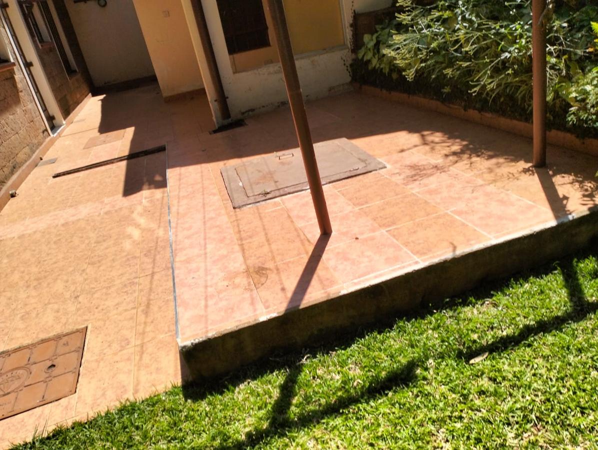 5 Bed Townhouse with En Suite at Lavington - 5