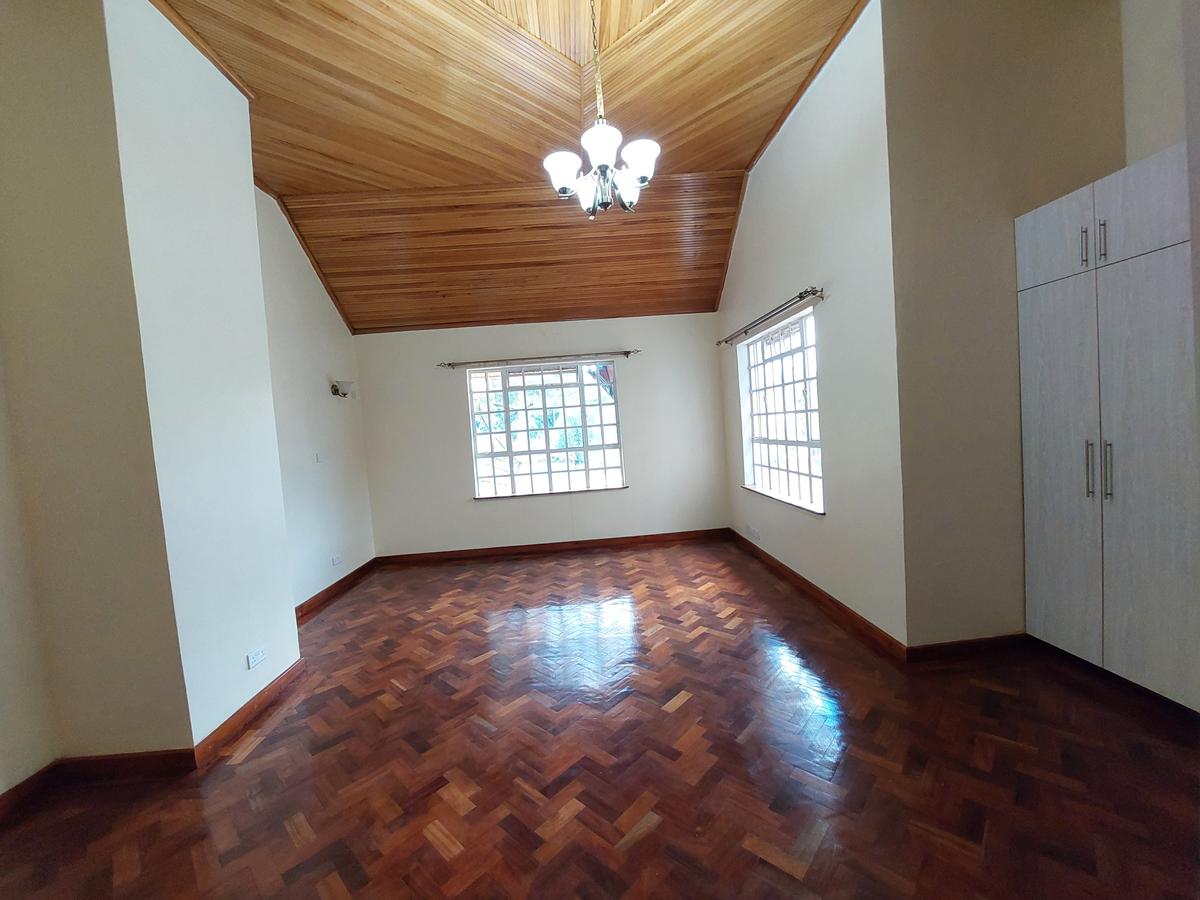 6 Bed Townhouse with En Suite at Lavington Road - 12