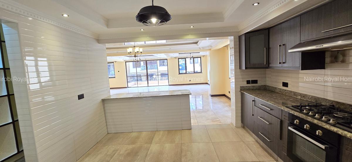 5 Bed Townhouse with En Suite at Lavington Green - 16