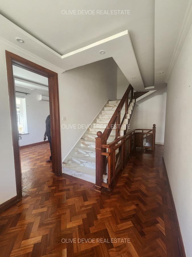 5 Bed Townhouse with En Suite in Lavington - 14