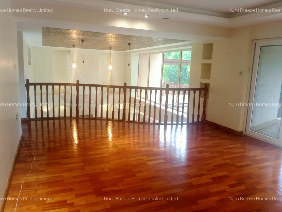 5 Bed Townhouse with En Suite in Lavington - 6
