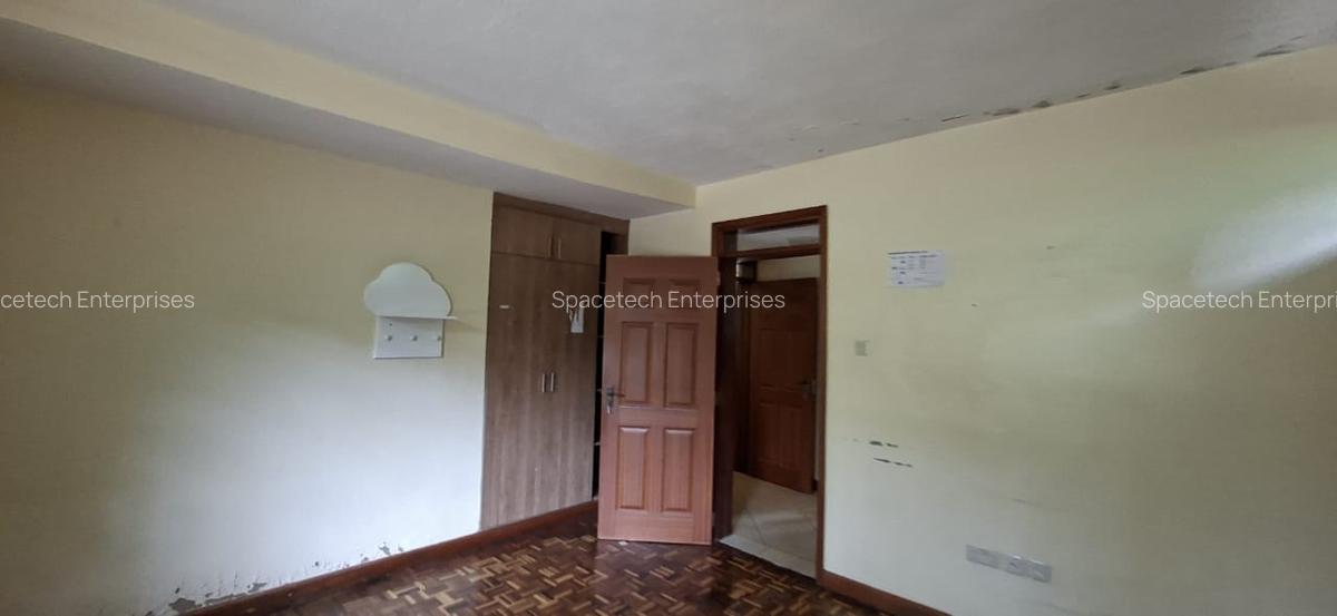 5 Bed House with En Suite in Runda - 17