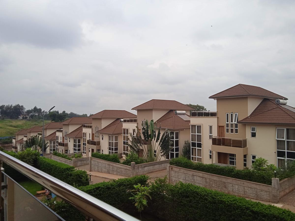 4 Bed House with En Suite in Runda - 18