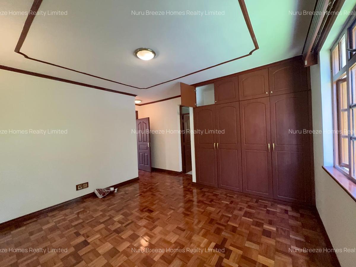 4 Bed Townhouse with En Suite in Lavington - 11