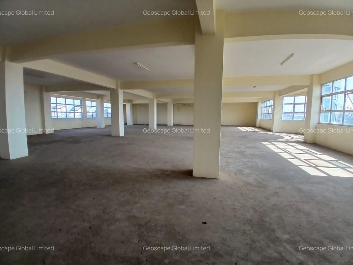 5,400 ft² Warehouse with Parking in Ruaraka - 5