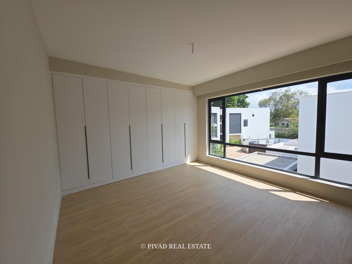 5 Bed Townhouse with Garden in Kyuna - 12