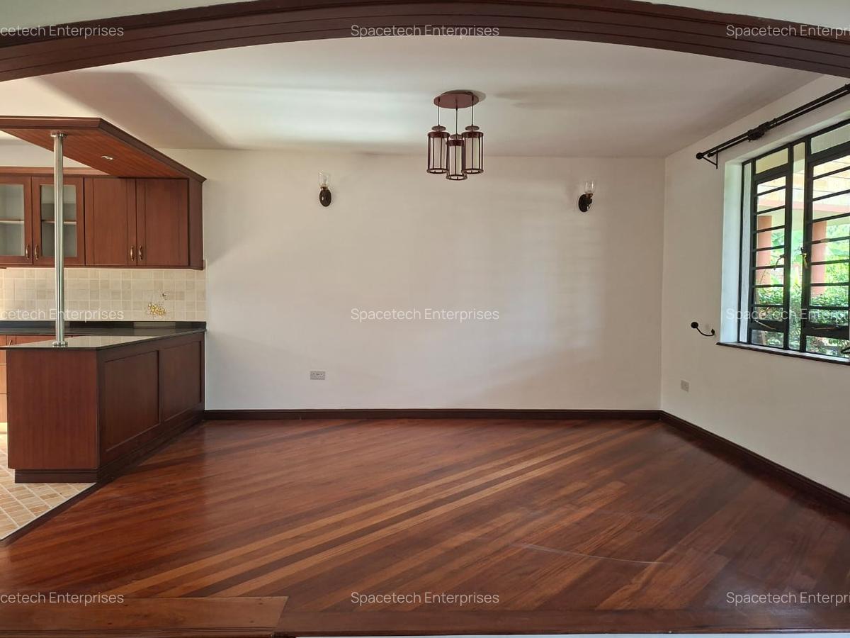 4 Bed Townhouse with En Suite in Ridgeways - 8