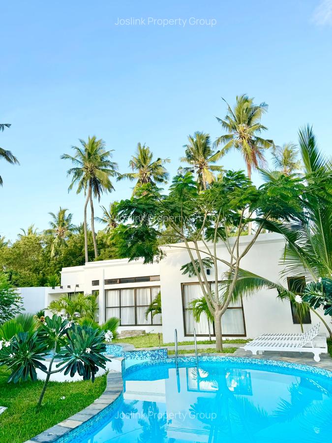 4 Bed Apartment with En Suite at Greenwood Drive - 6