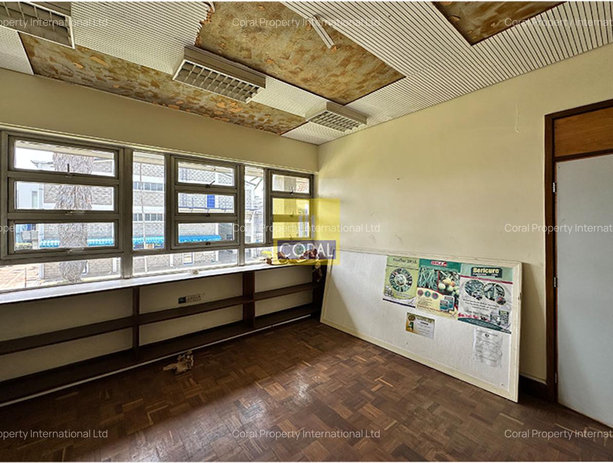 Office in Industrial Area - 16