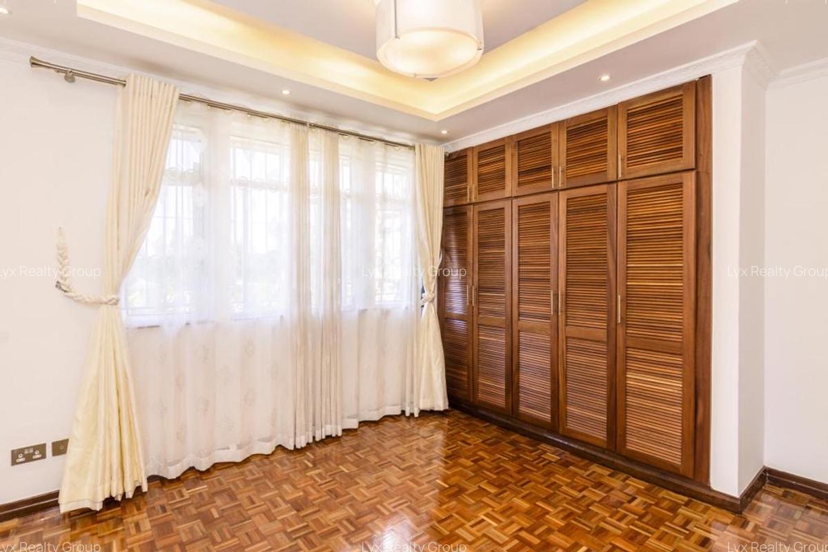 5 Bed Villa with En Suite in Runda - 10