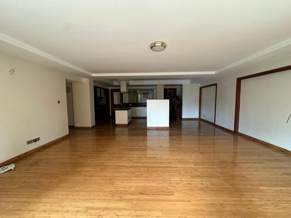 3 Bed Apartment with En Suite at Lavington - 5