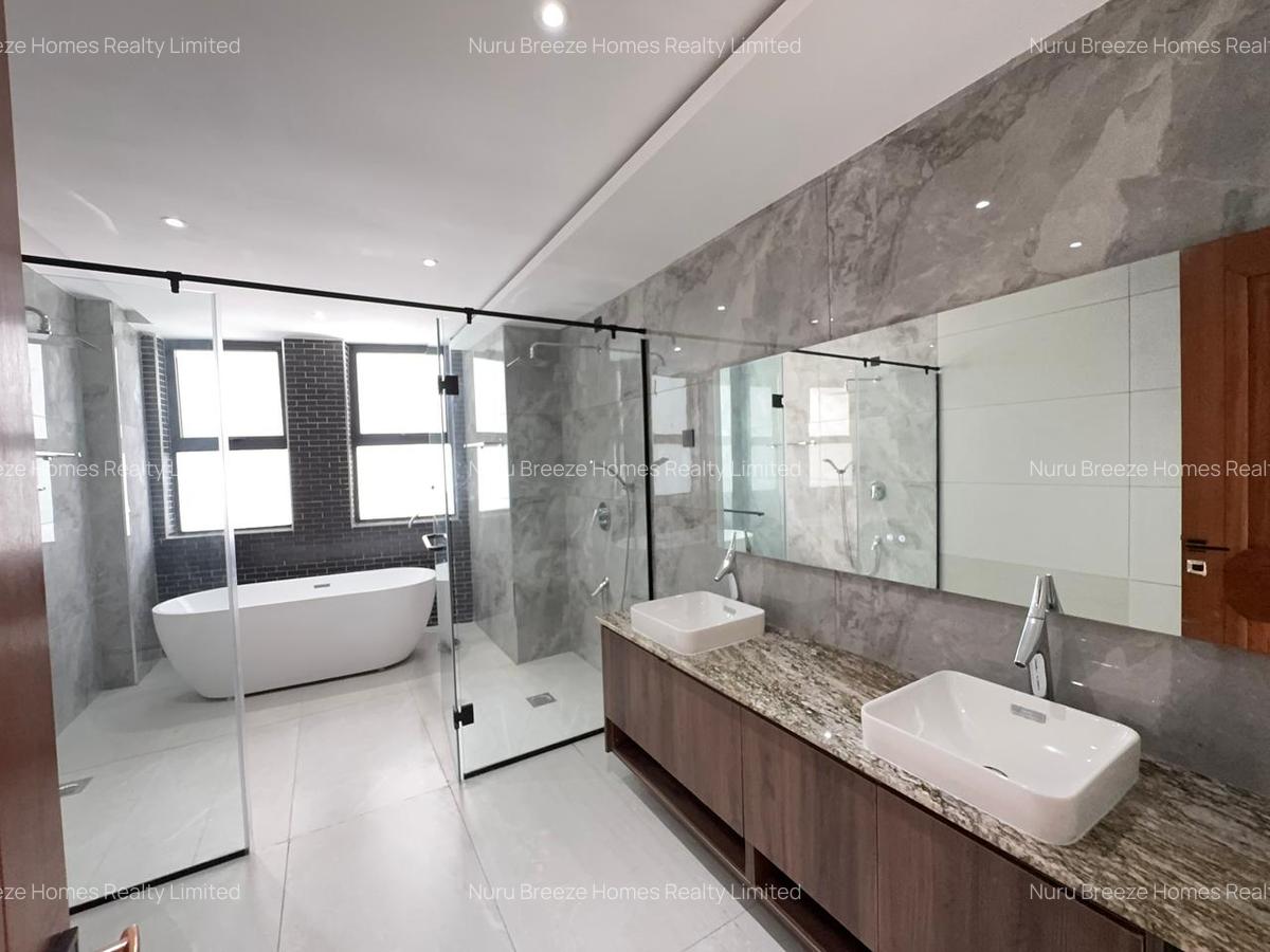 3 Bed Apartment with En Suite in Riverside - 3