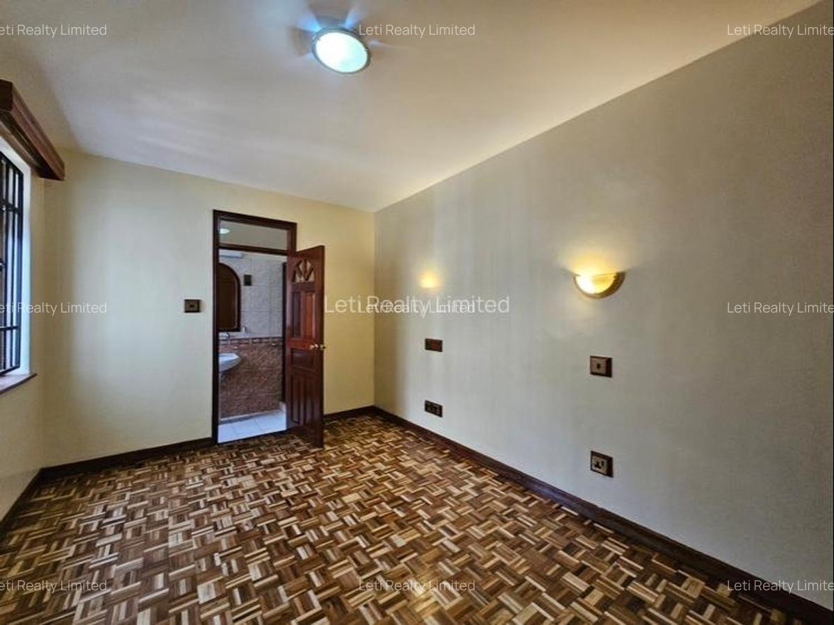 5 Bed Townhouse with En Suite in Lavington - 7