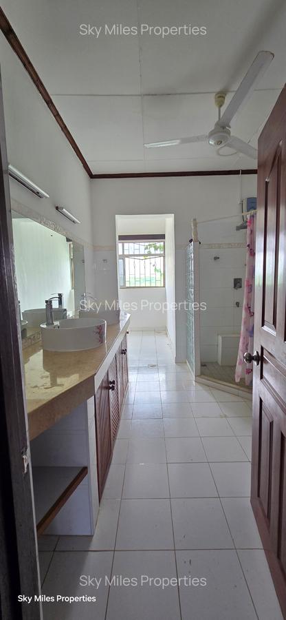 7 Bed Villa with En Suite at Serena Area - 20