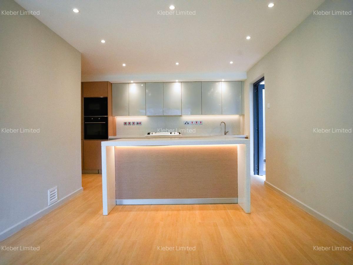 6 Bed House with En Suite in Kyuna - 2