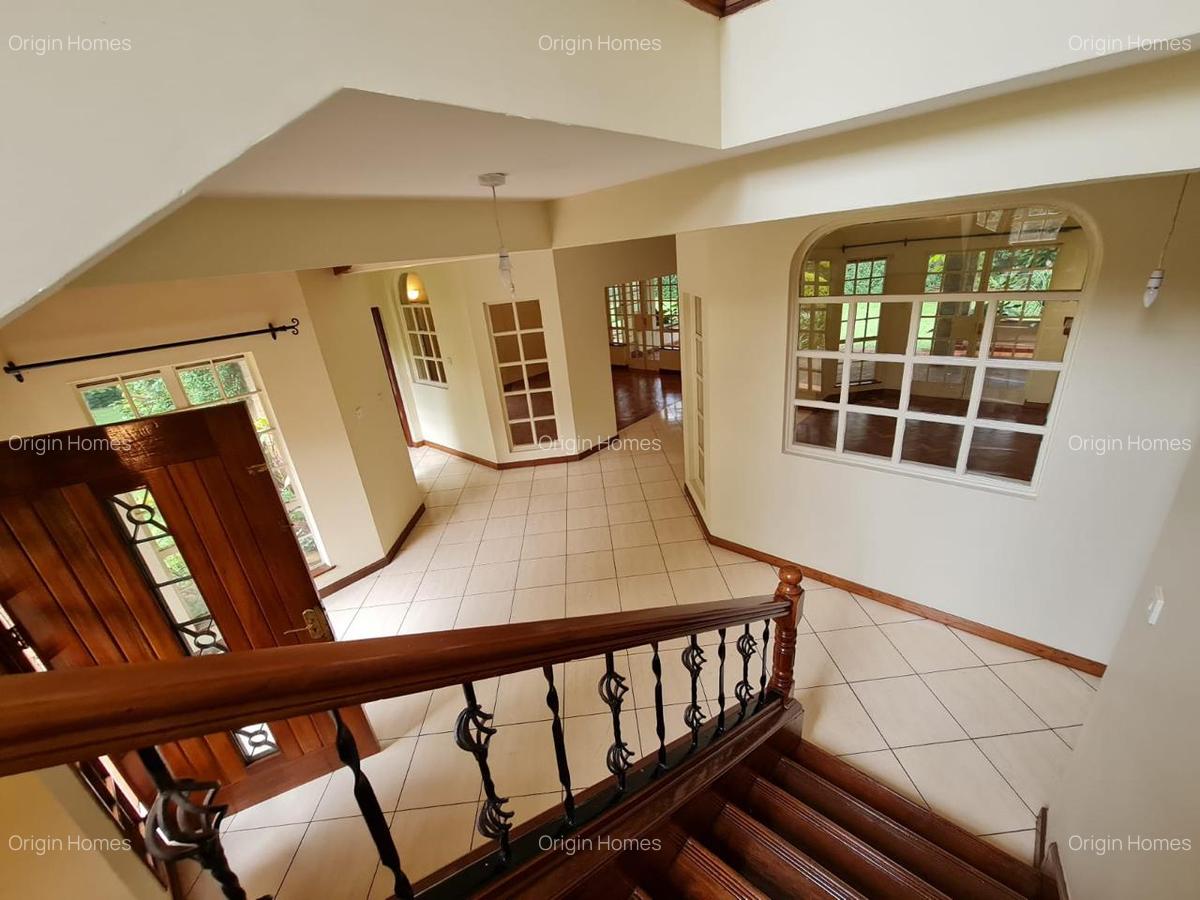5 Bed House with En Suite at Rosslyn - 12