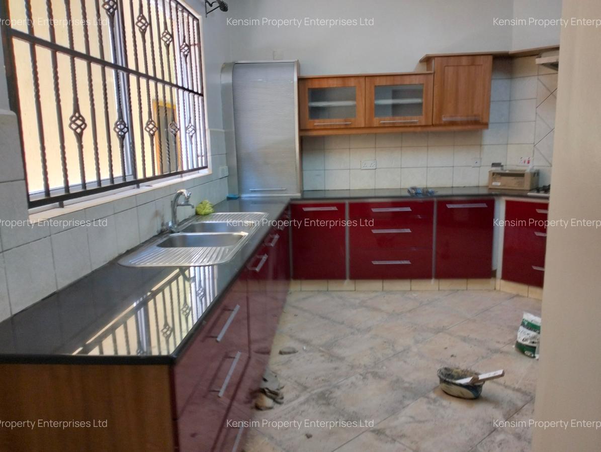 5 Bed Townhouse with En Suite in Brookside - 7