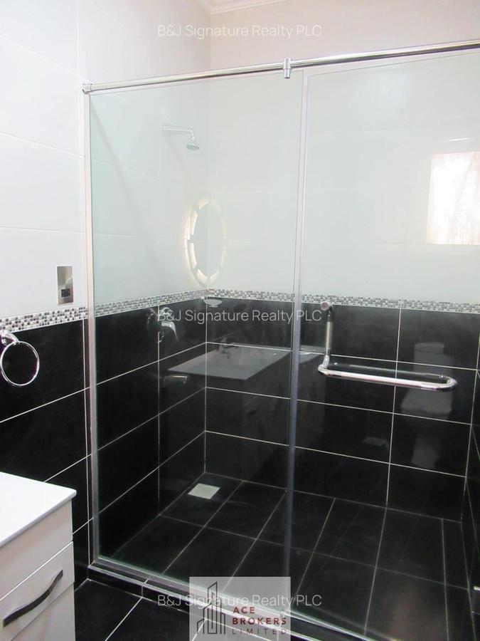 2 Bed Apartment with En Suite in Brookside - 7
