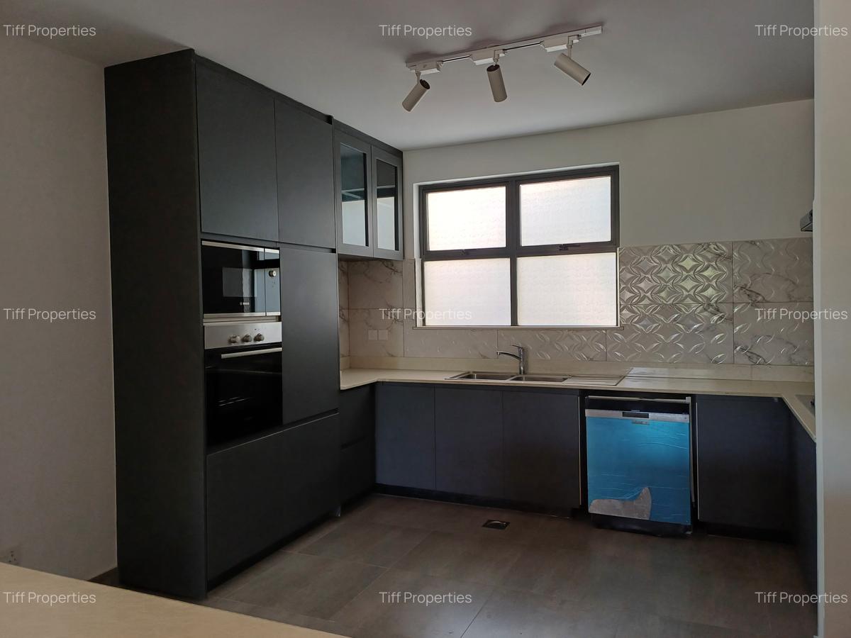 4 Bed Apartment with En Suite in Rosslyn - 8