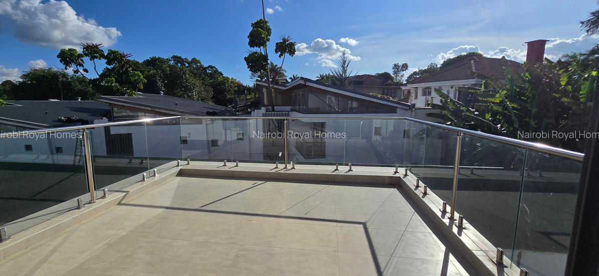 5 Bed Townhouse with En Suite at Lavington Green - 9