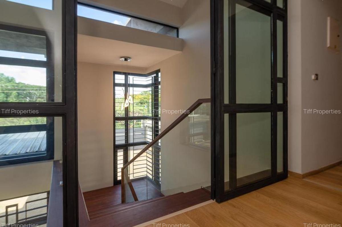 5 Bed House in Runda - 11