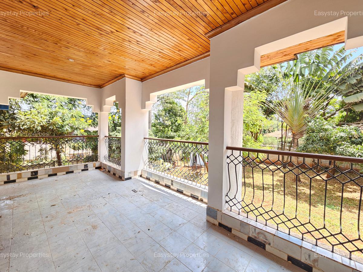 5 Bed House with En Suite in Runda - 2