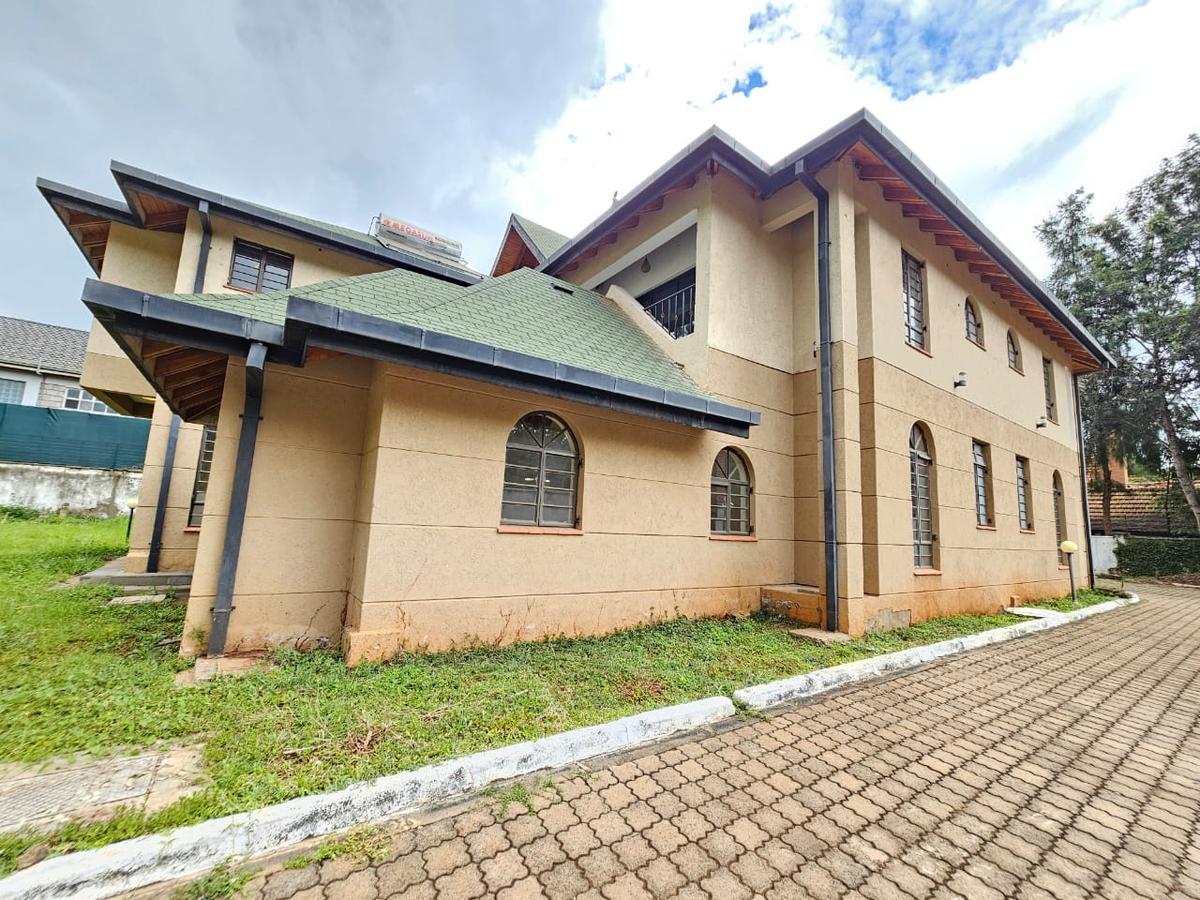 6 Bed House with En Suite in Runda - 12