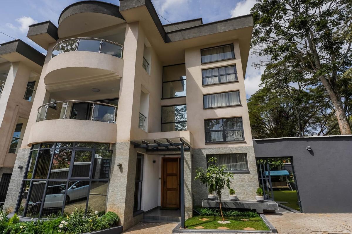 5 Bed Villa with En Suite in Lavington - 1