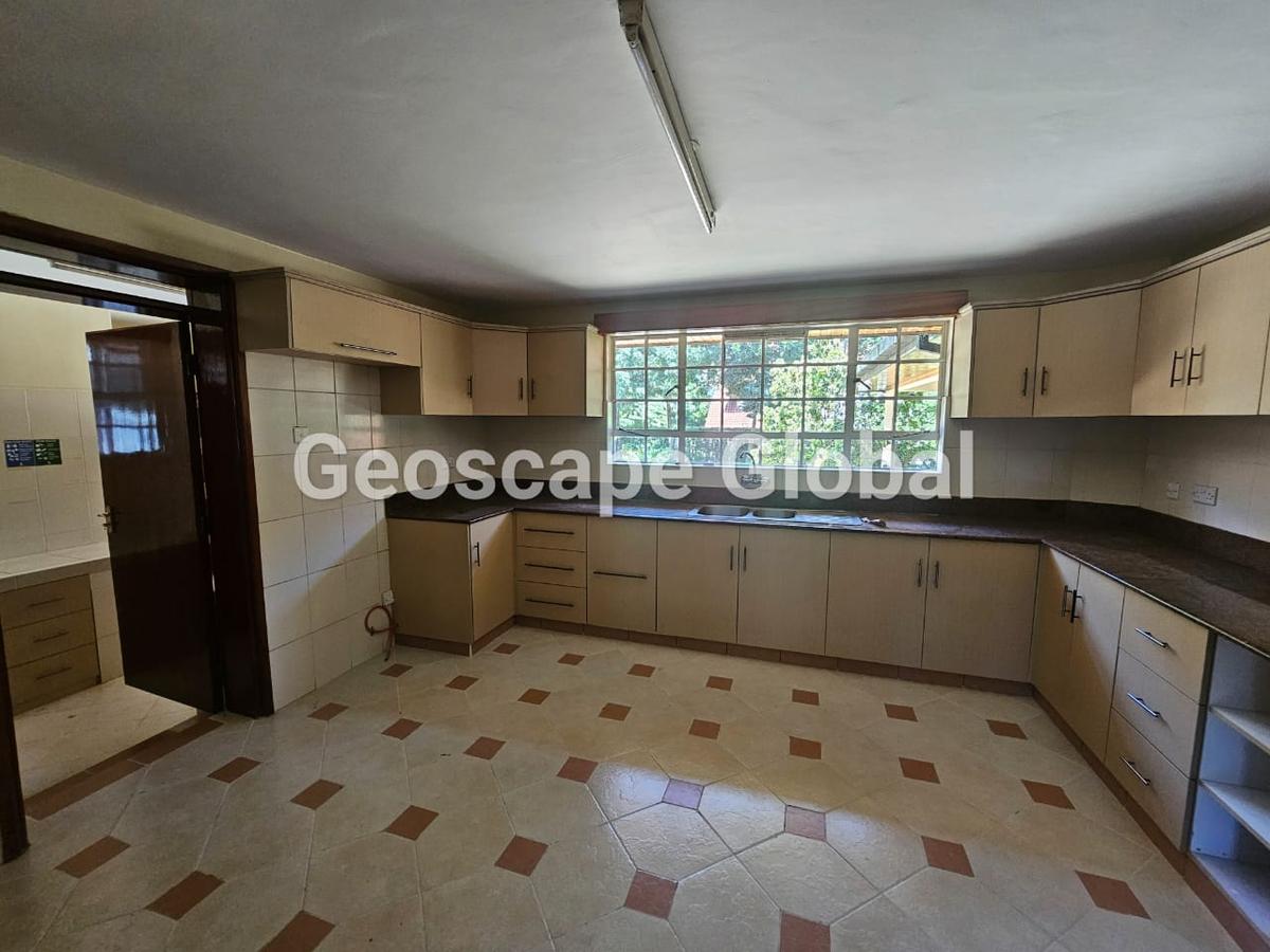 4 Bed House with En Suite in Runda - 2