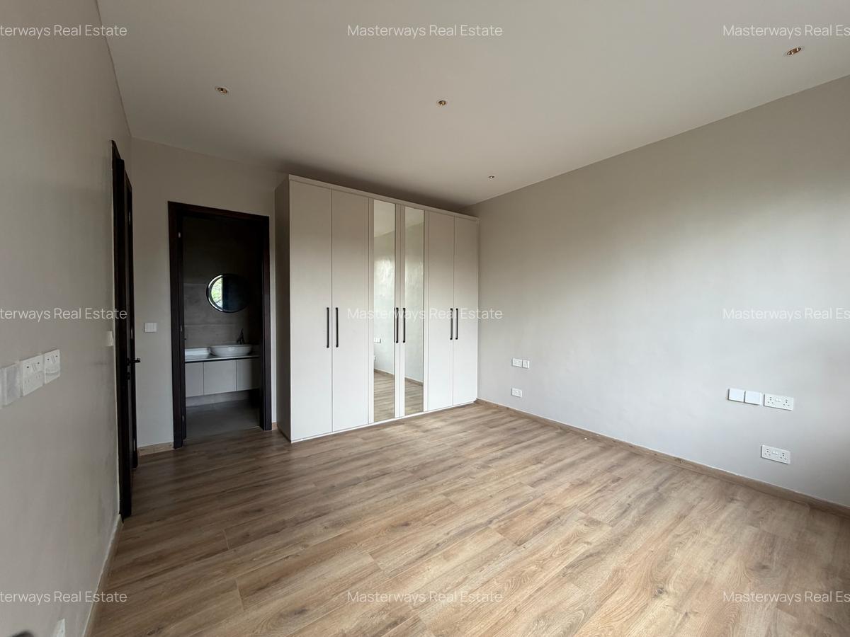 5 Bed Villa with En Suite in Lavington - 9