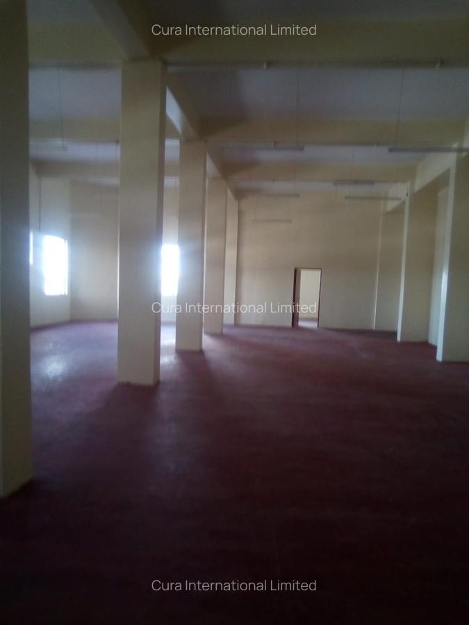 2,700 ft² Office in Industrial Area - 7