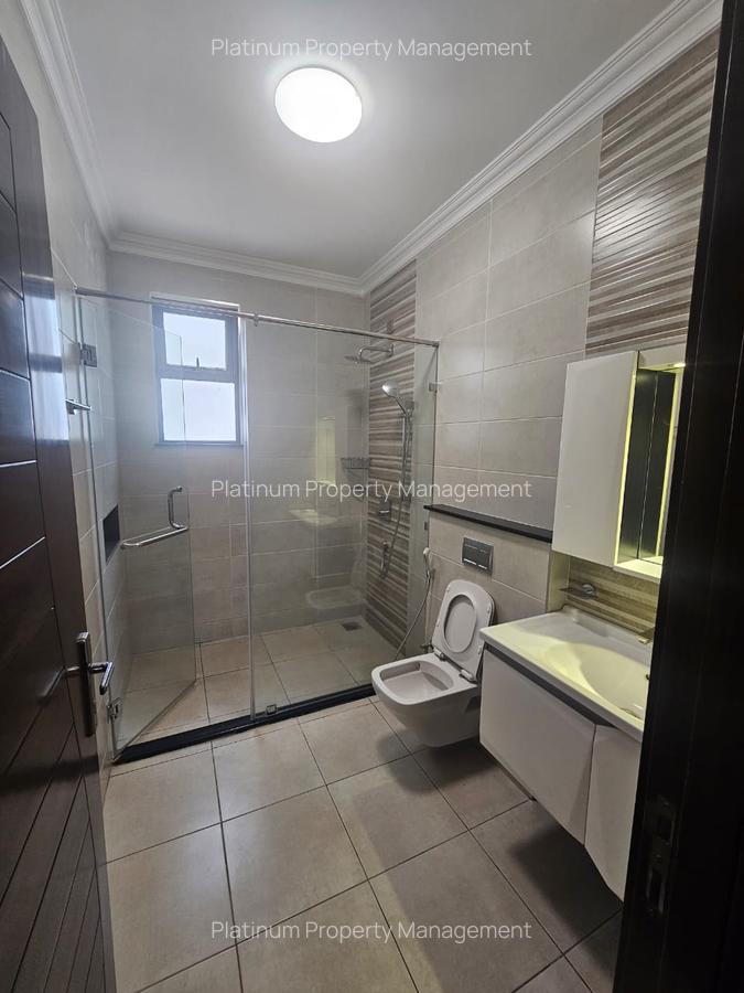 4 Bed Apartment with En Suite in Parklands - 18