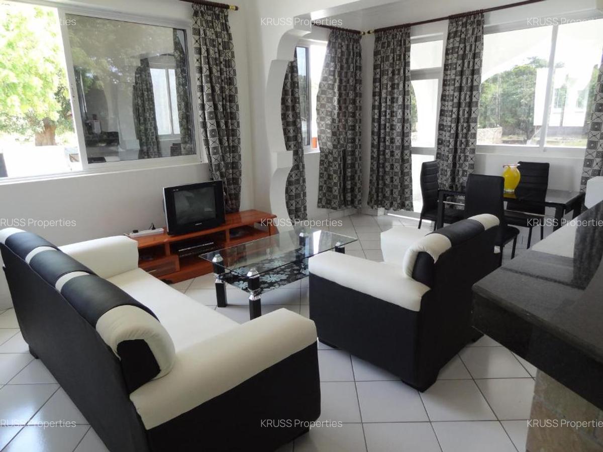 2 Bed Apartment with En Suite at As82 - 7