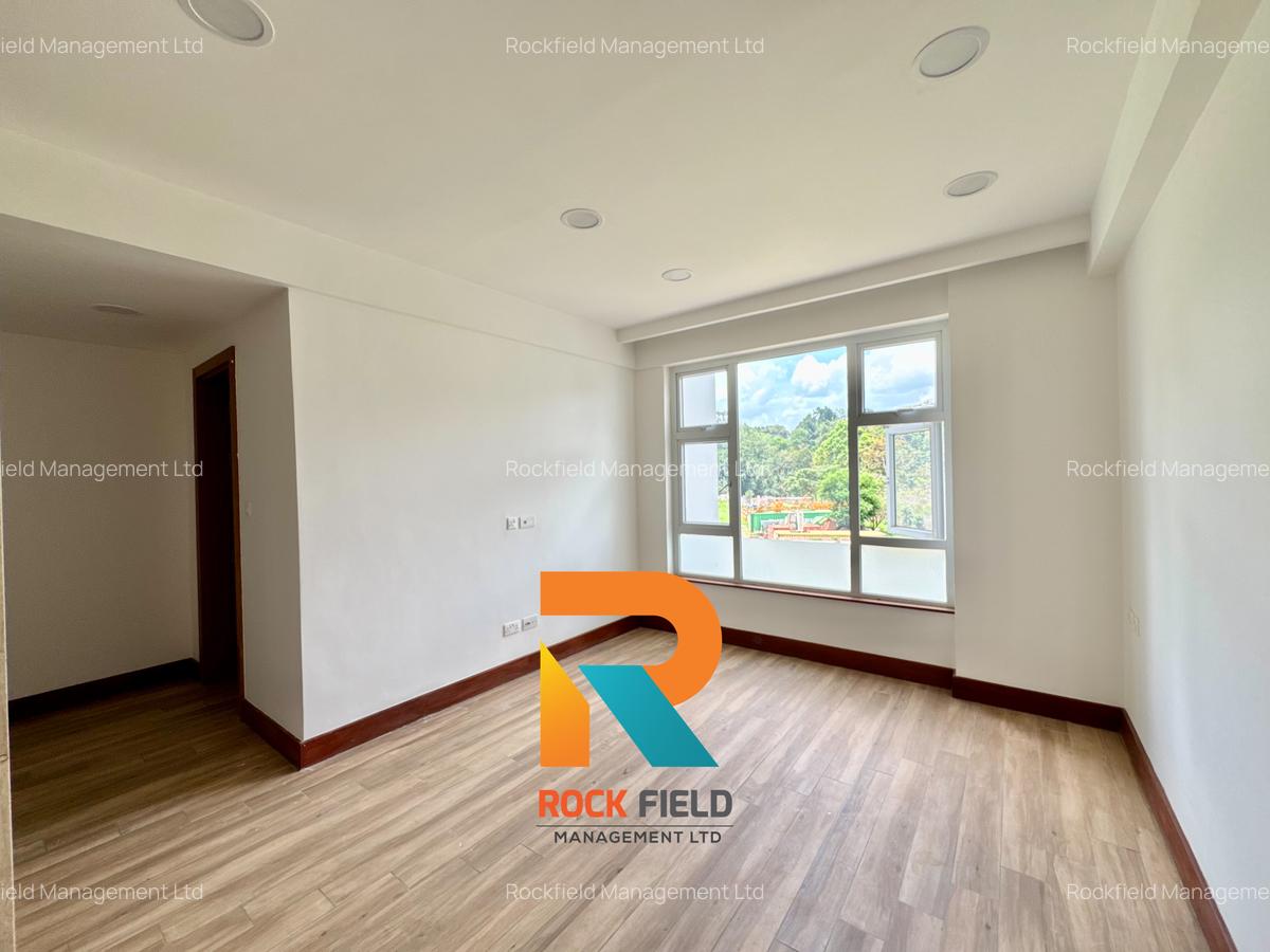 2 Bed Apartment with En Suite in Parklands - 7