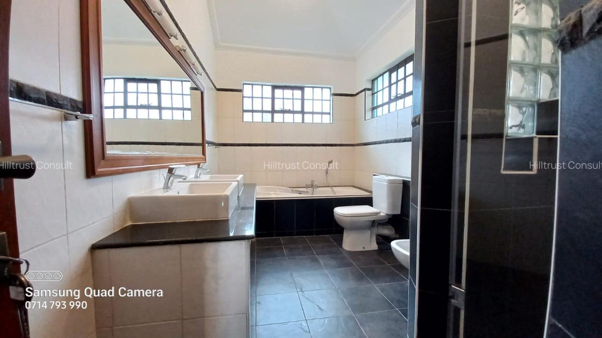 5 Bed Townhouse with En Suite at Off Peponi Road - 9