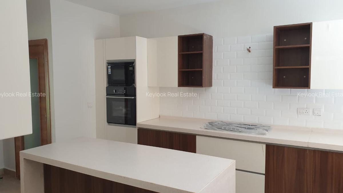 5 Bed Townhouse with En Suite at Lavington Green - 12