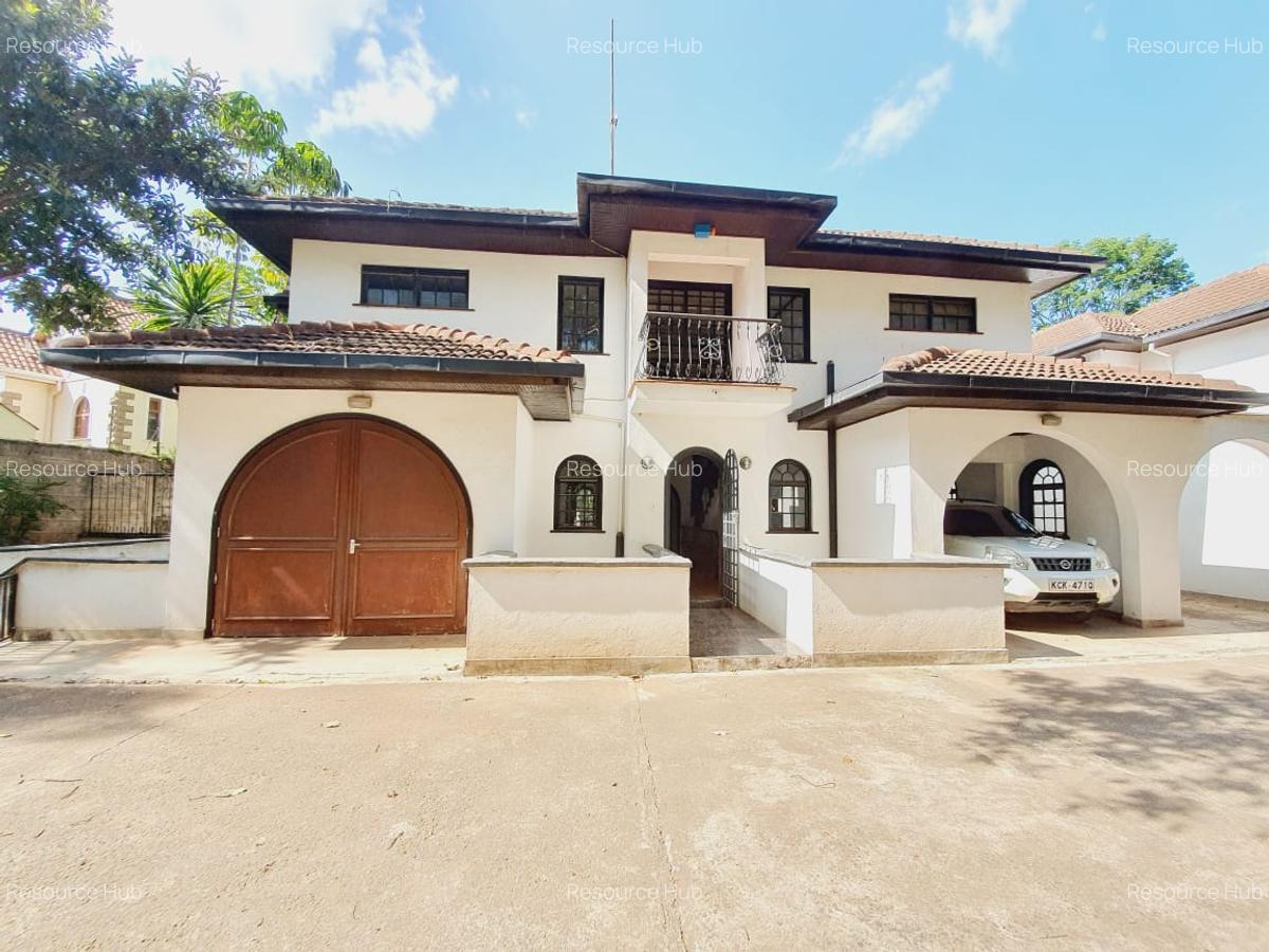 4 Bed Townhouse with En Suite at Riverside - 1