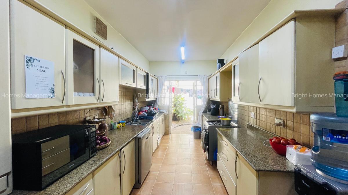 5 Bed Townhouse with En Suite in Kilimani - 14