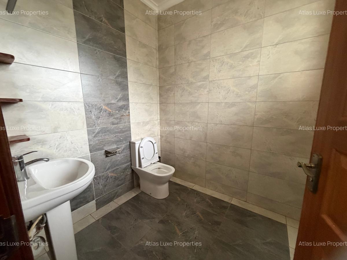5 Bed House with En Suite at Mushroom Gardens - 16
