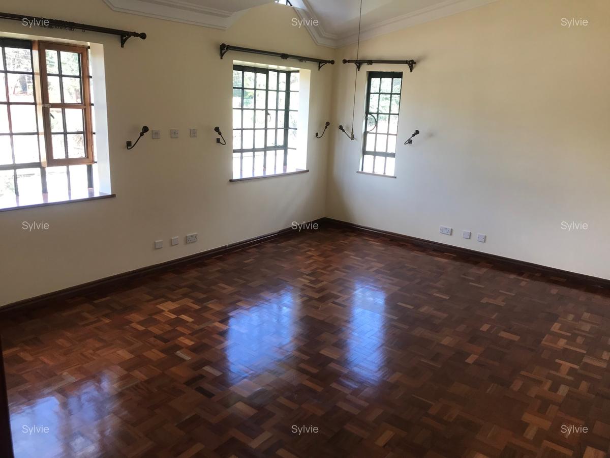 5 Bed Villa with En Suite in Runda - 2