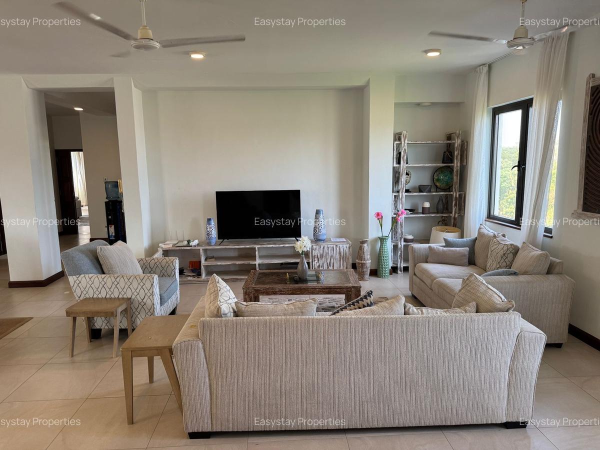 2 Bed Apartment with En Suite in Nyali Area - 15