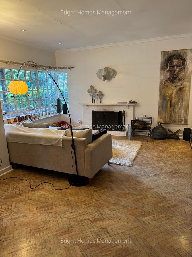 5 Bed House with En Suite in Lavington - 7