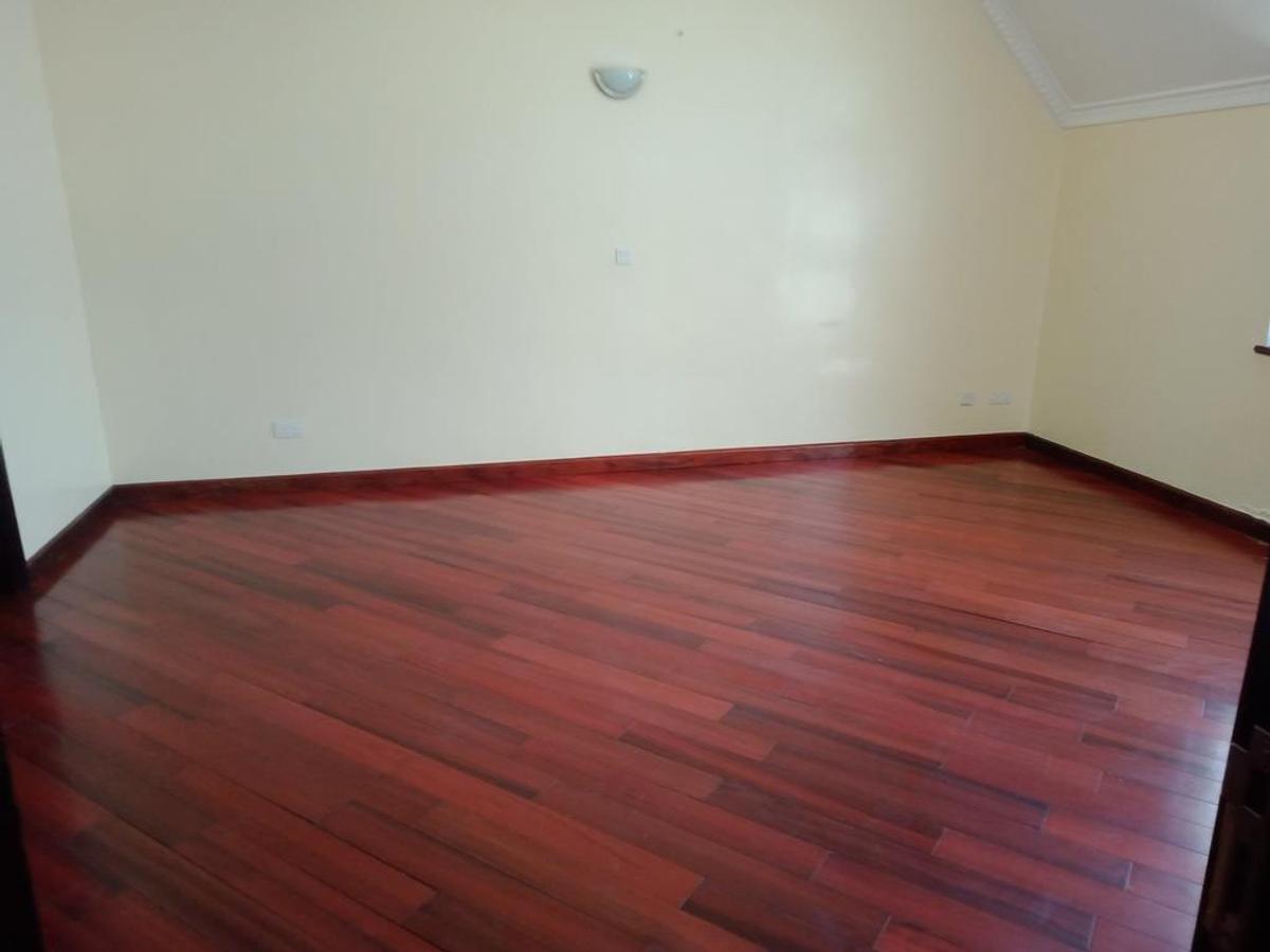 5 Bed Townhouse with En Suite at Lavington Green - 16