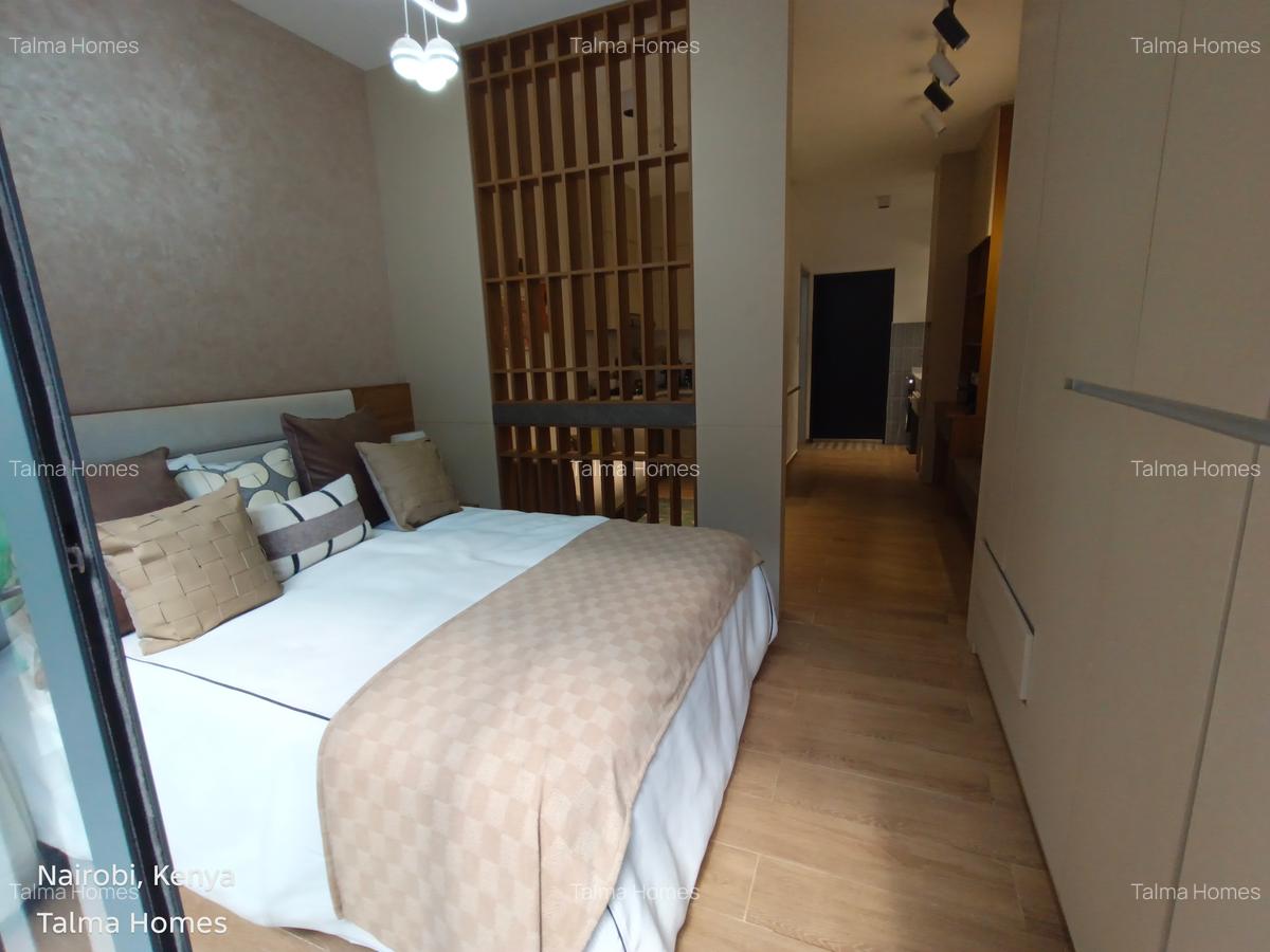 Studio Apartment with En Suite at Off Parklands Road - 2